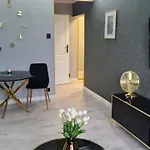 Plac Zolnierza Polska Apartment *