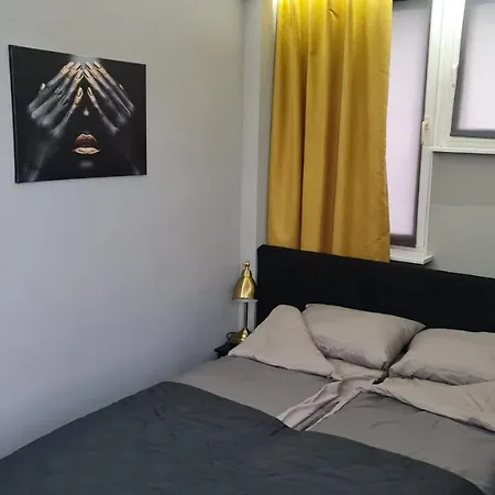 Plac Zolnierza Polska Apartman