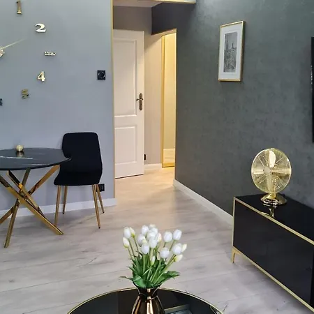 Plac Zolnierza Polska Apartman *