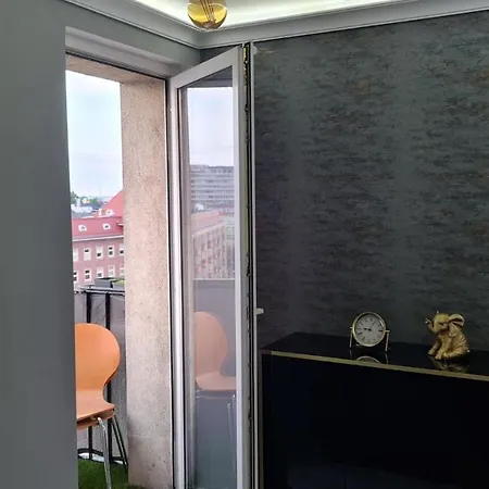 Plac Zolnierza Polska Apartman *