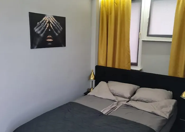 Plac Zolnierza Polska Apartman